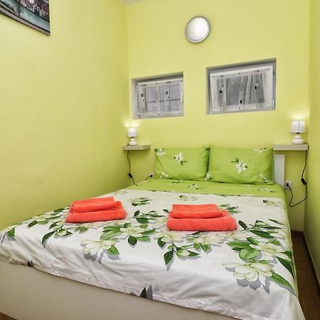 Apartments Amalia Rovigno Esterno foto